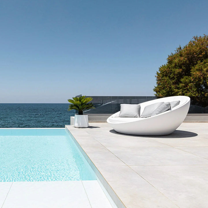 Ulm Daybed, Luxury Outdoor Patio Bed | Modern Furniture by Vondom