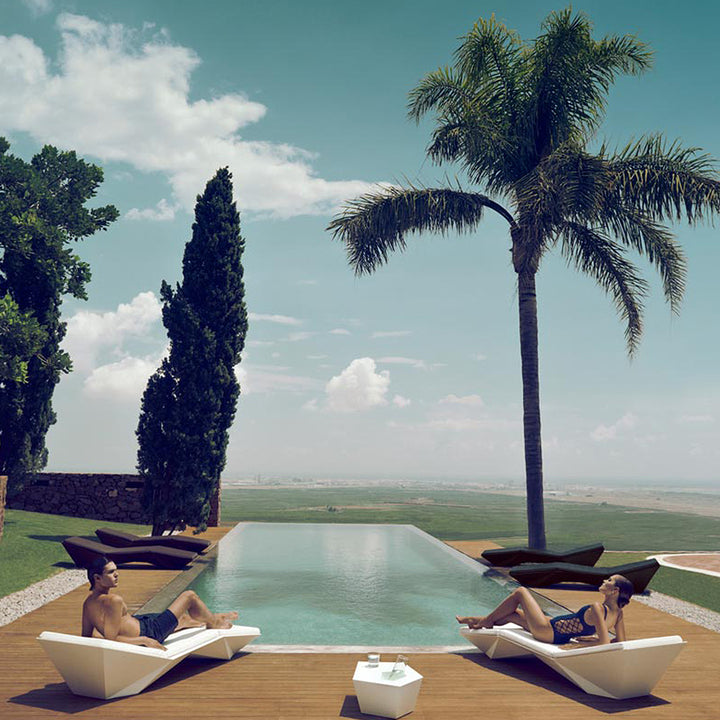 Faz Sun Lounger Table by Vondom | Luxury In-Pool and Patio Furniture